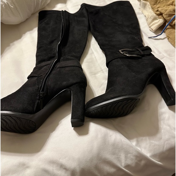 Black Boots size 7 1/2 - Picture 2 of 5